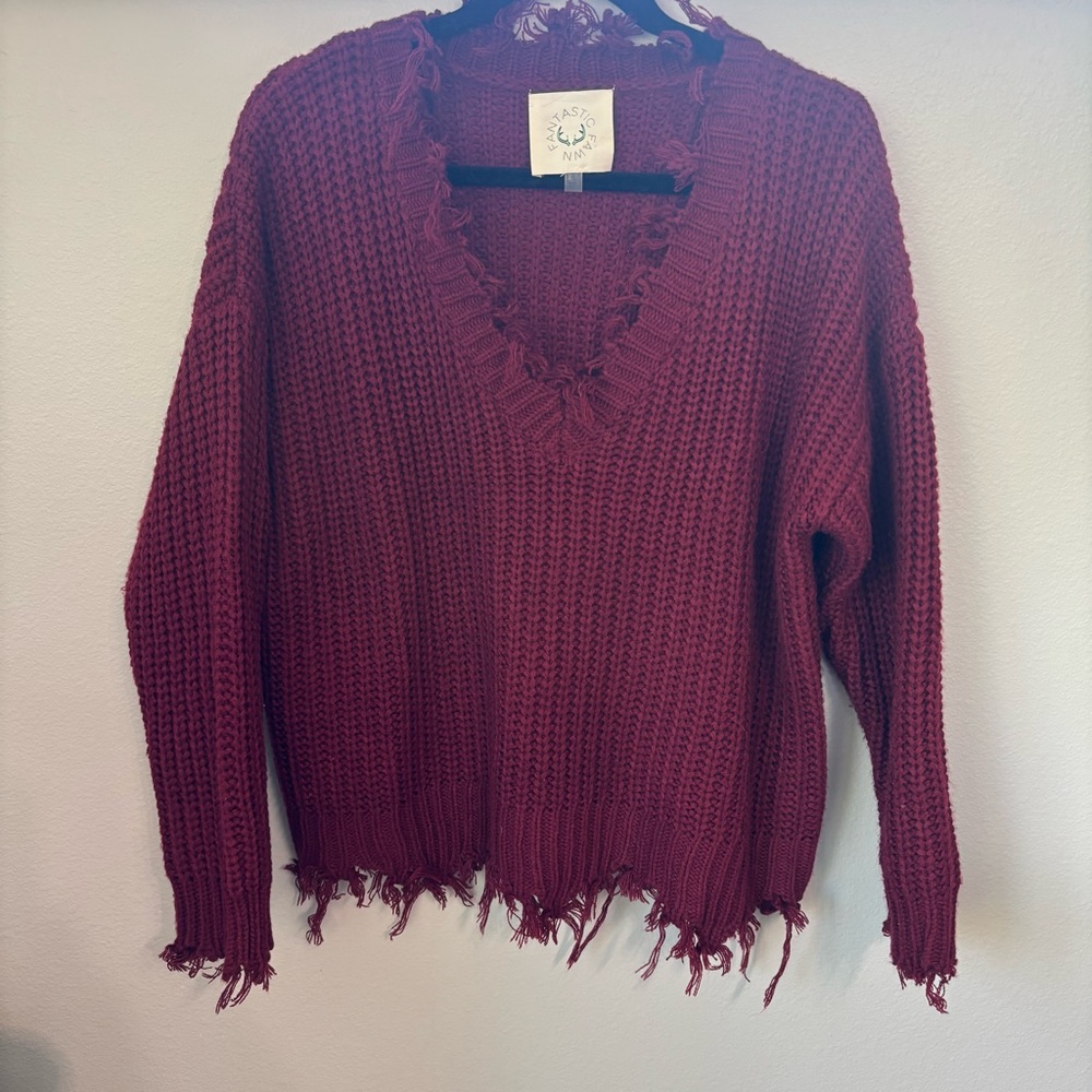 Fantastic Fawn Distressed V-Neck Sweater Wine‎ Red Chunky Knit Size Small